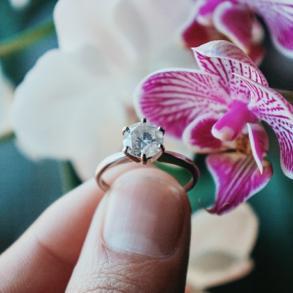 14K White Gold, 1.5 Carat Solitaire Diamond Ring - Picture 1 of 5